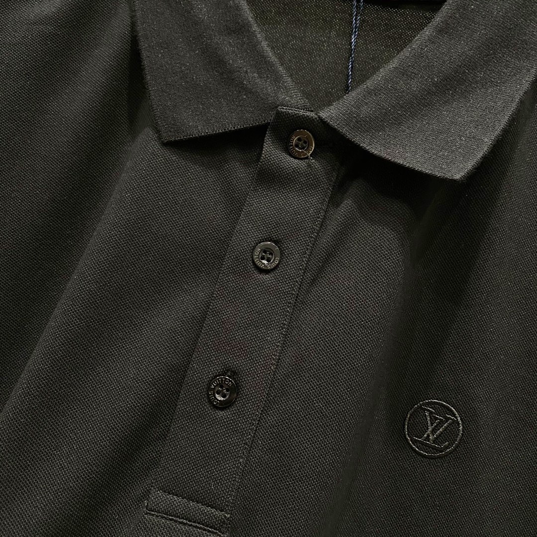  
LOUIS VUITTON 路易威登 翻领POLO衫
经典小圆标字母LOGO刺绣🪡标识
官方同步  