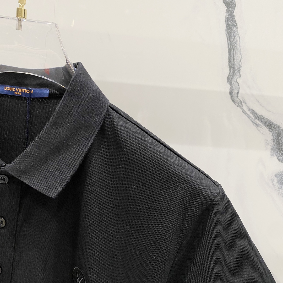  
LOUIS VUITTON 路易威登 翻领POLO衫
经典小圆标字母LOGO刺绣🪡标识
官方同步  
