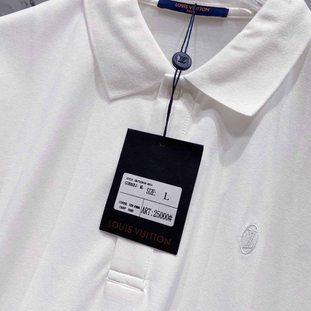  
LOUIS VUITTON 路易威登 翻领POLO衫
经典小圆标字母LOGO刺绣🪡标识
官方同步  