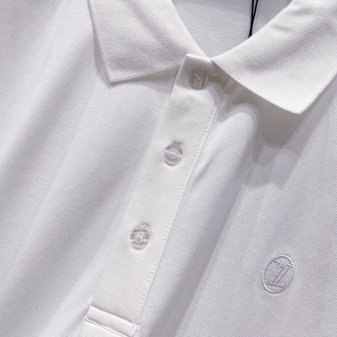  
LOUIS VUITTON 路易威登 翻领POLO衫
经典小圆标字母LOGO刺绣🪡标识
官方同步  