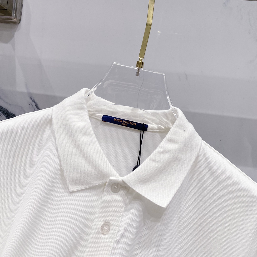  
LOUIS VUITTON 路易威登 翻领POLO衫
经典小圆标字母LOGO刺绣🪡标识
官方同步  