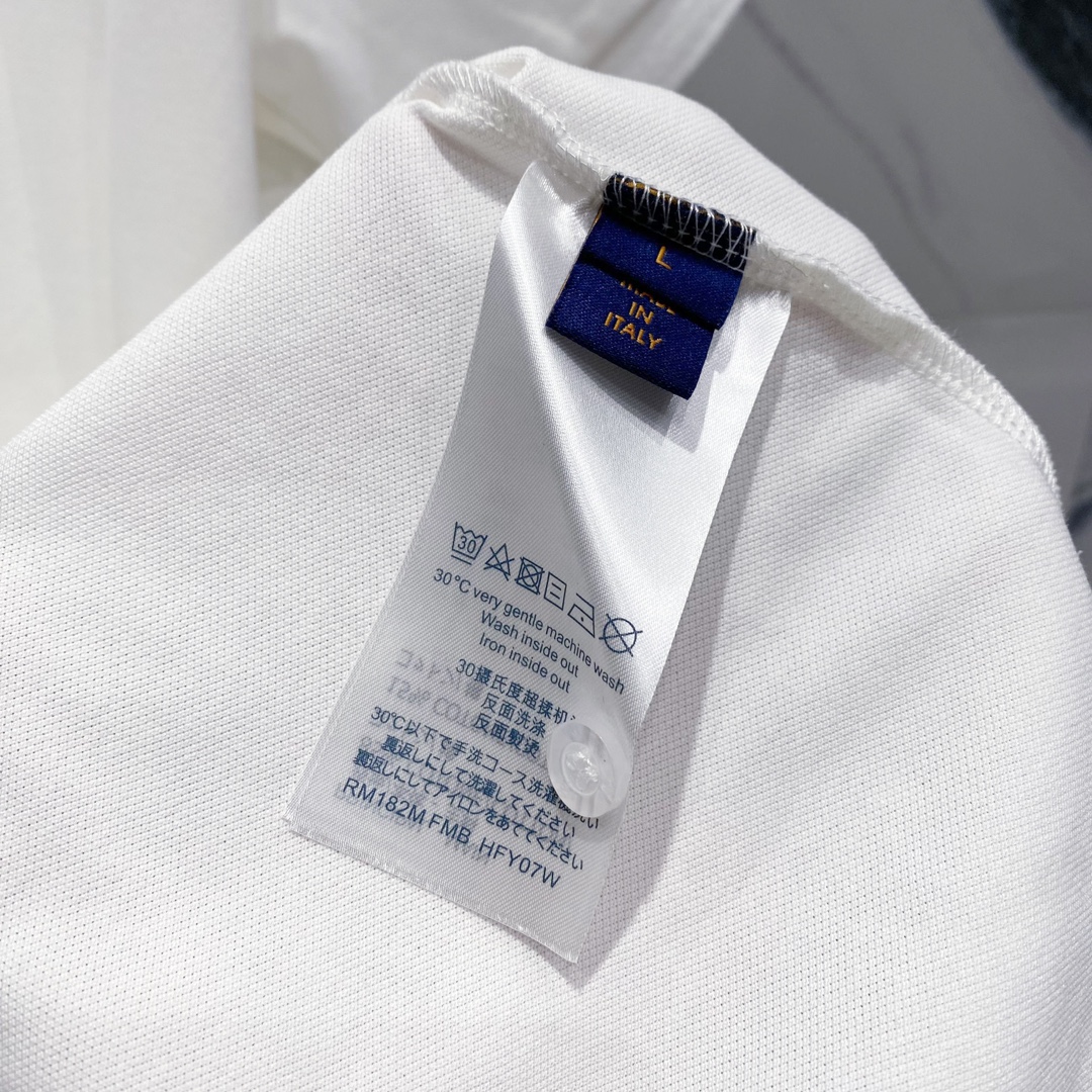  
LOUIS VUITTON 路易威登 翻领POLO衫
经典小圆标字母LOGO刺绣🪡标识
官方同步  