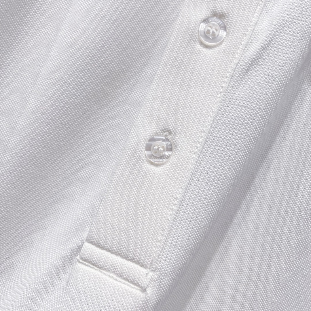  
LOUIS VUITTON 路易威登 翻领POLO衫
经典小圆标字母LOGO刺绣🪡标识
官方同步  