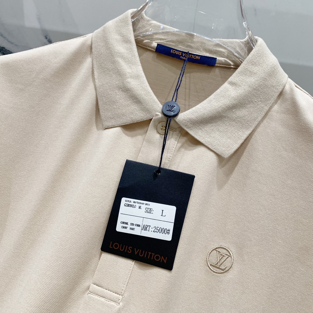  
LOUIS VUITTON 路易威登 翻领POLO衫
经典小圆标字母LOGO刺绣🪡标识
官方同步  