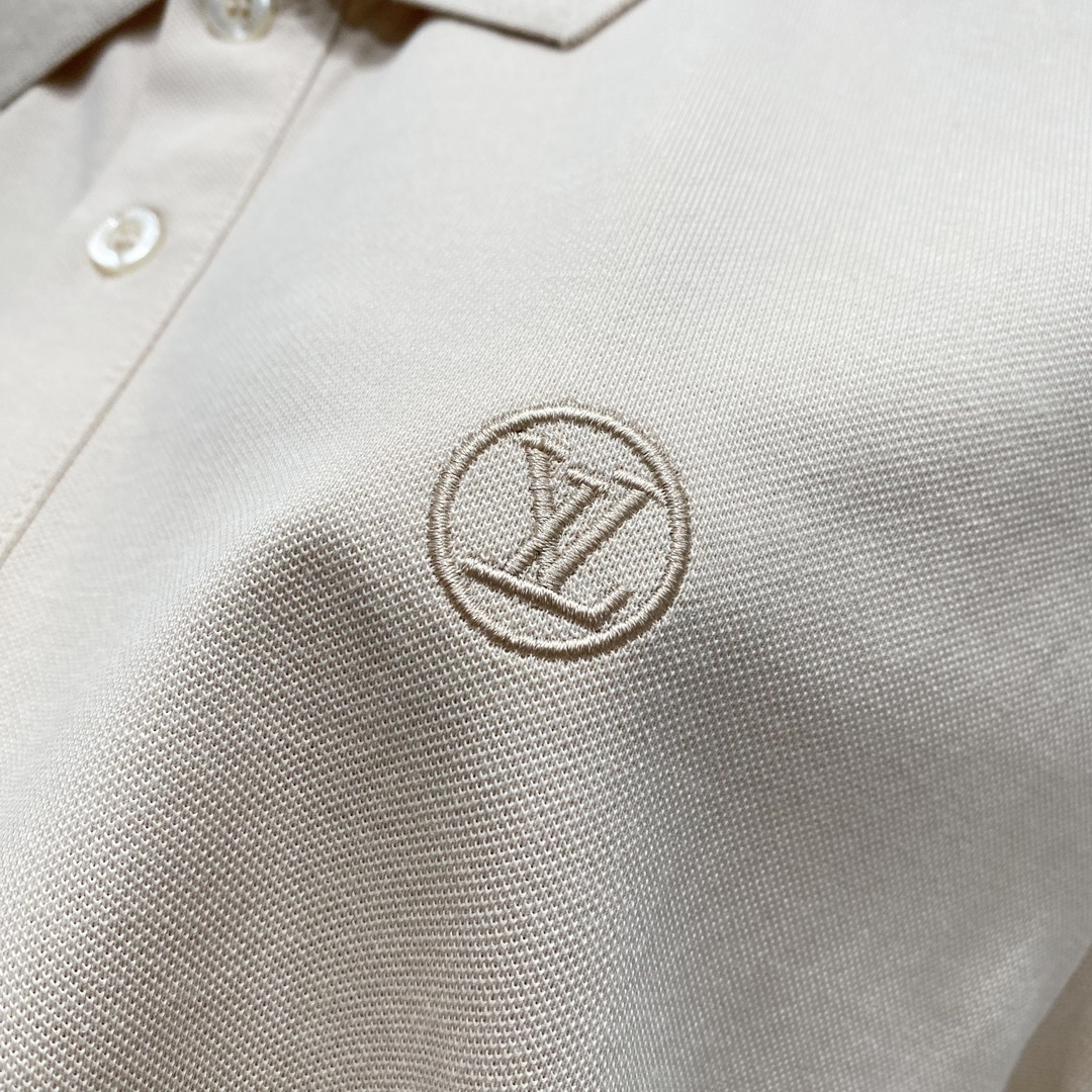  
LOUIS VUITTON 路易威登 翻领POLO衫
经典小圆标字母LOGO刺绣🪡标识
官方同步  