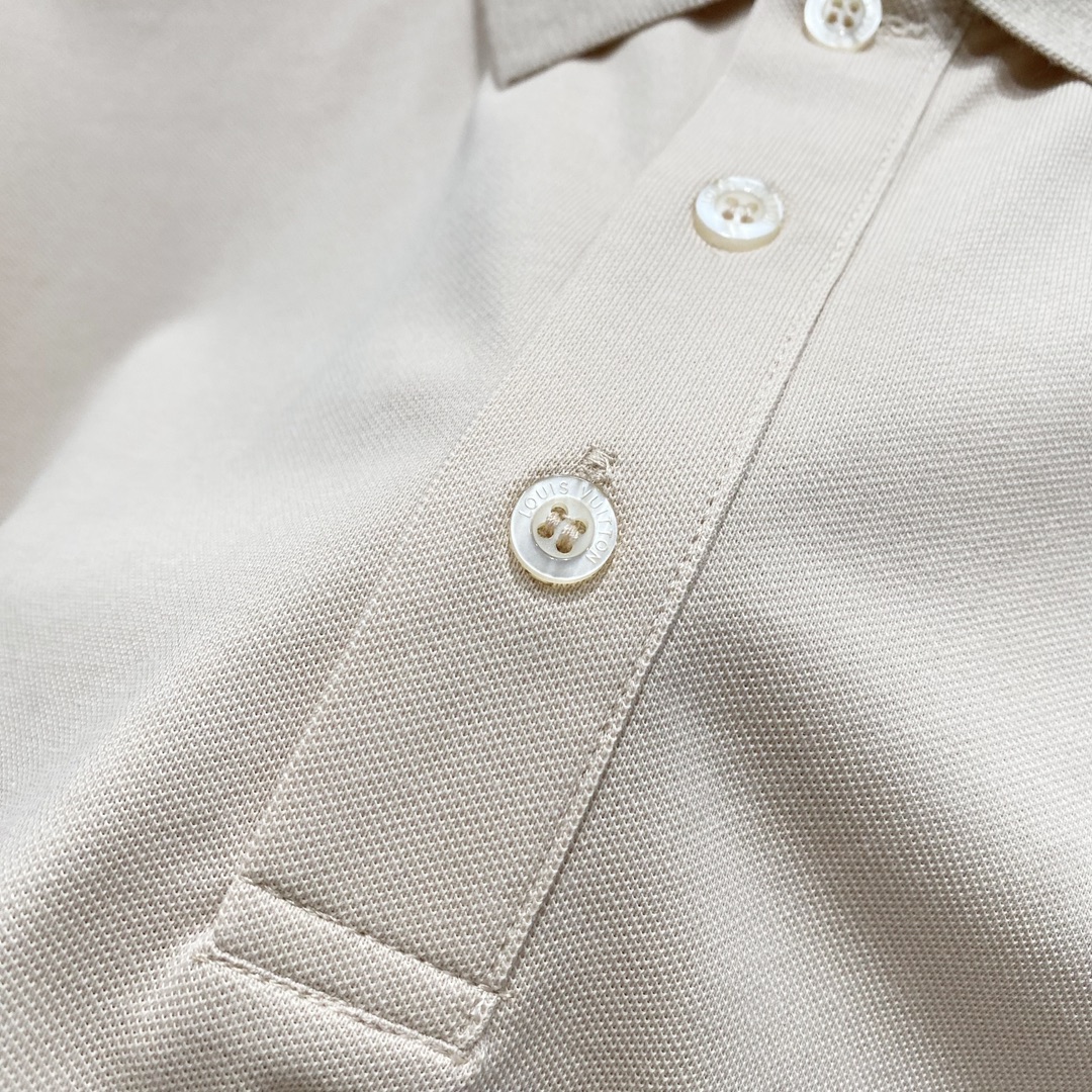  
LOUIS VUITTON 路易威登 翻领POLO衫
经典小圆标字母LOGO刺绣🪡标识
官方同步  