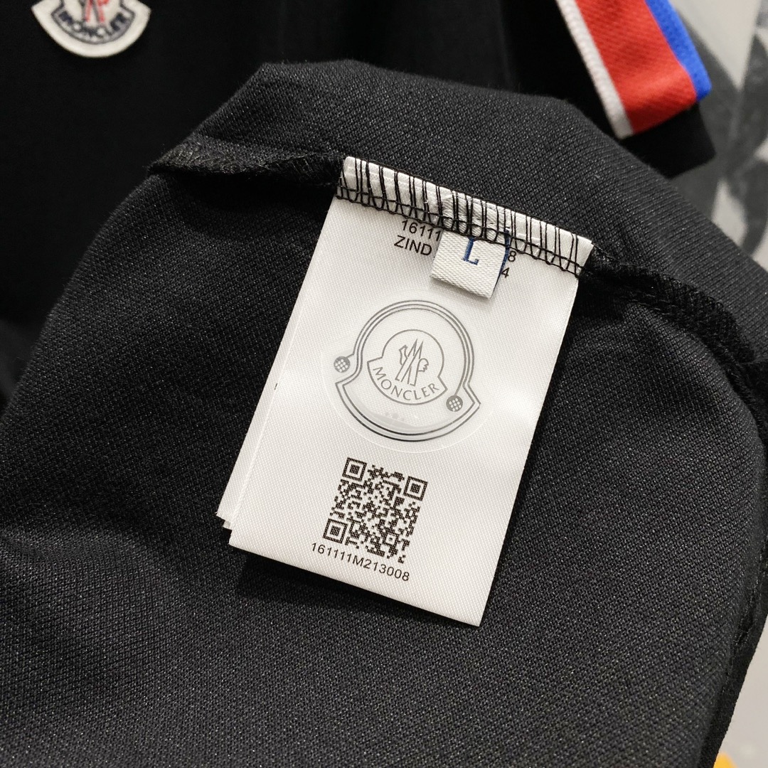  
MONCLER 蒙口 翻领POLO衫
徽章品牌小标字母LOGO织带手袖
官方同步  商务首选
时尚个