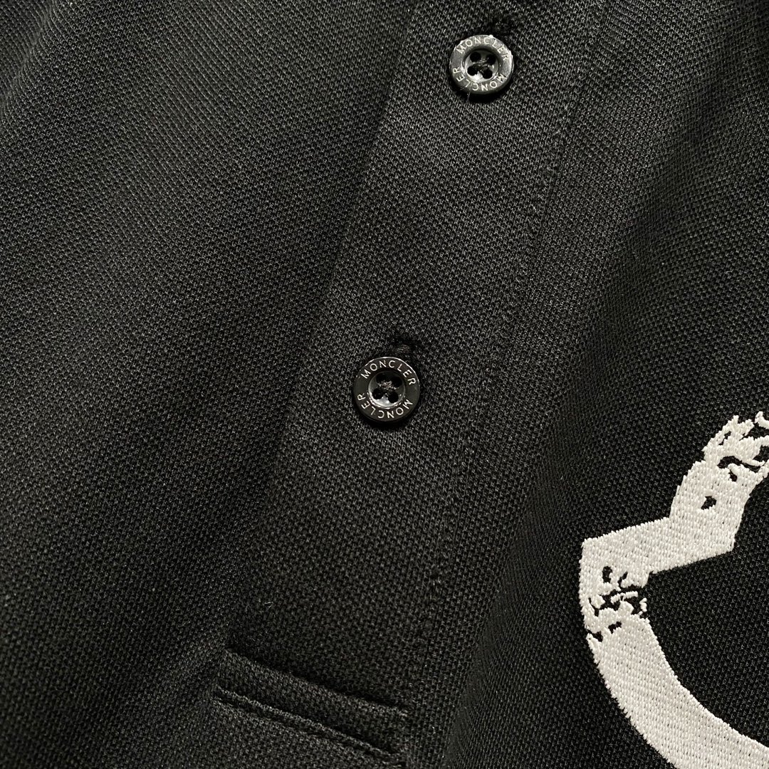  
MONCLER 蒙口 翻领POLO衫
品牌标志字母刺绣🪡LOGO标识徽章手袖
官方同步  商务首选

