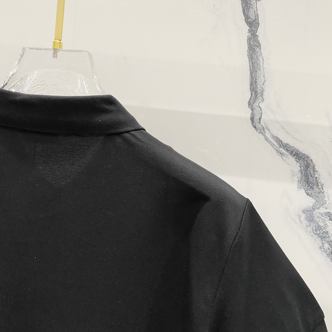  
MONCLER 蒙口 翻领POLO衫
品牌标志字母刺绣🪡LOGO标识徽章手袖
官方同步  商务首选
