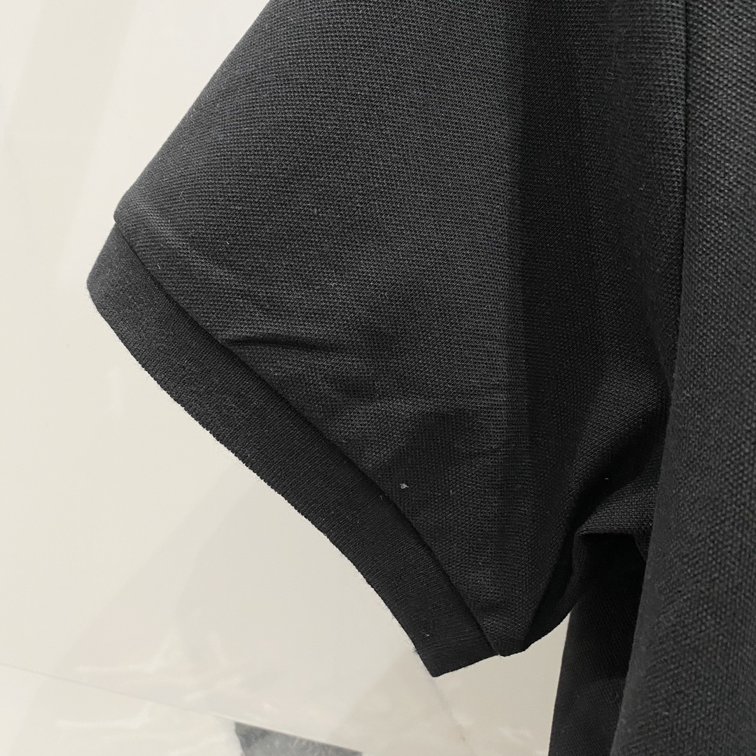  
MONCLER 蒙口 翻领POLO衫
品牌标志字母刺绣🪡LOGO标识徽章手袖
官方同步  商务首选

