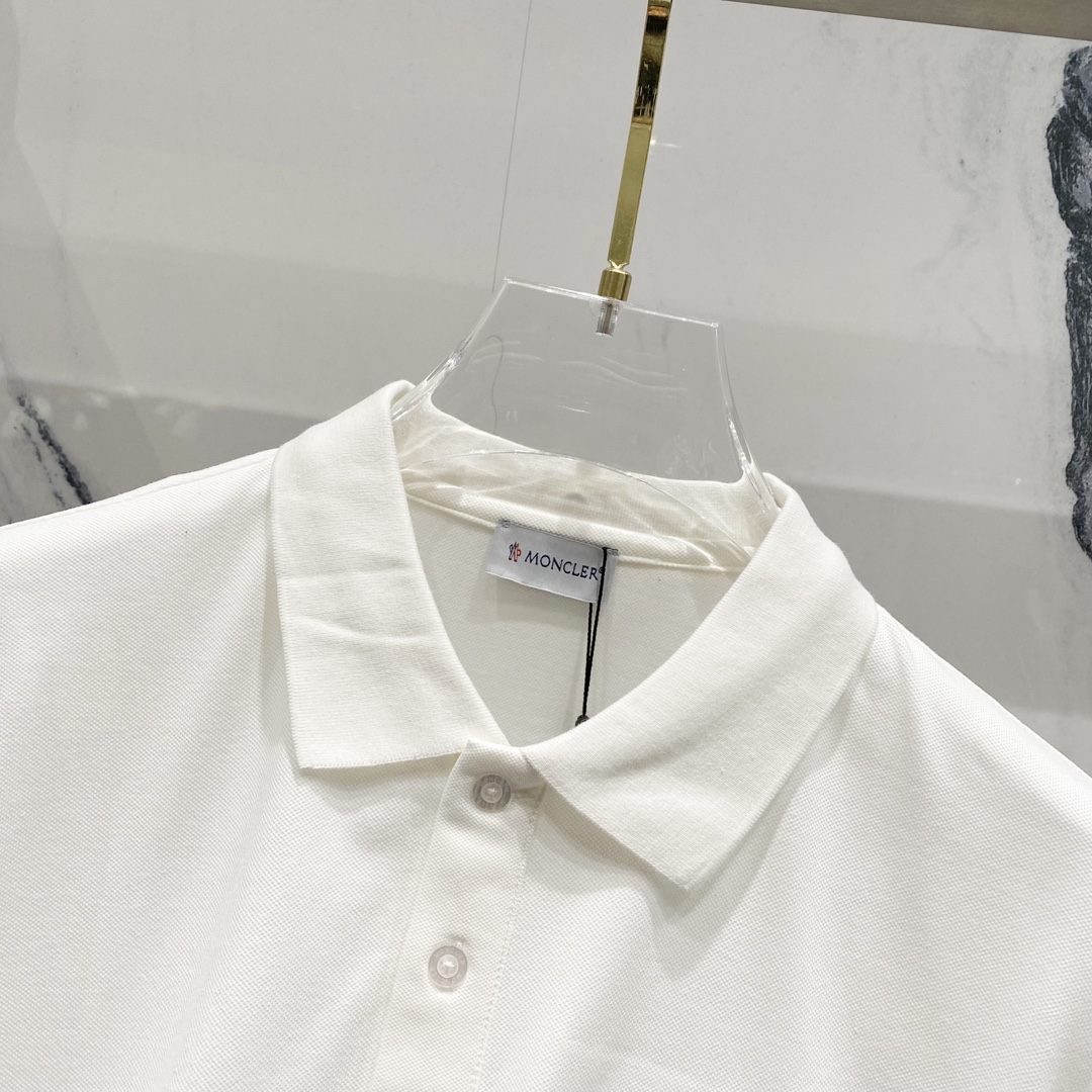  
MONCLER 蒙口 翻领POLO衫
品牌标志字母刺绣🪡LOGO标识徽章手袖
官方同步  商务首选
