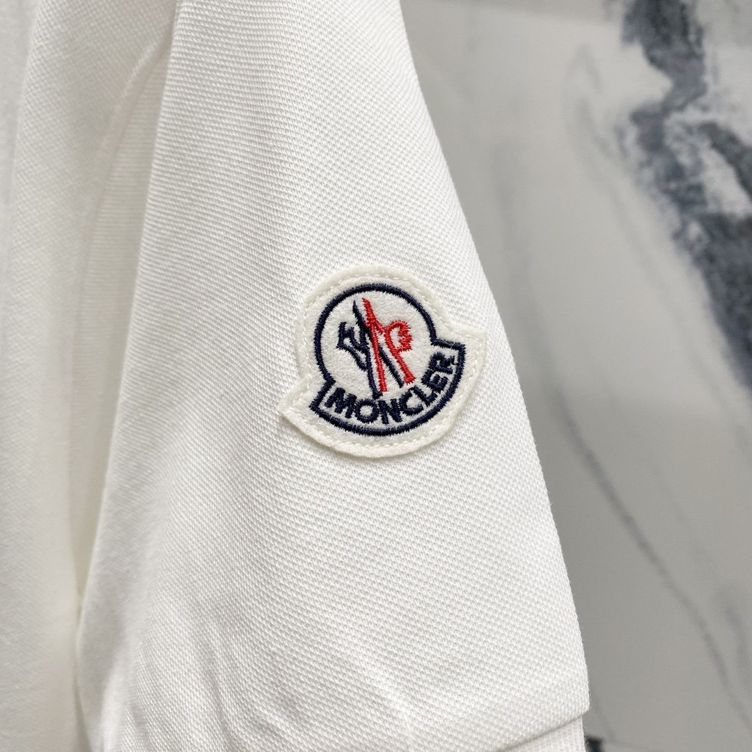  
MONCLER 蒙口 翻领POLO衫
品牌标志字母刺绣🪡LOGO标识徽章手袖
官方同步  商务首选
