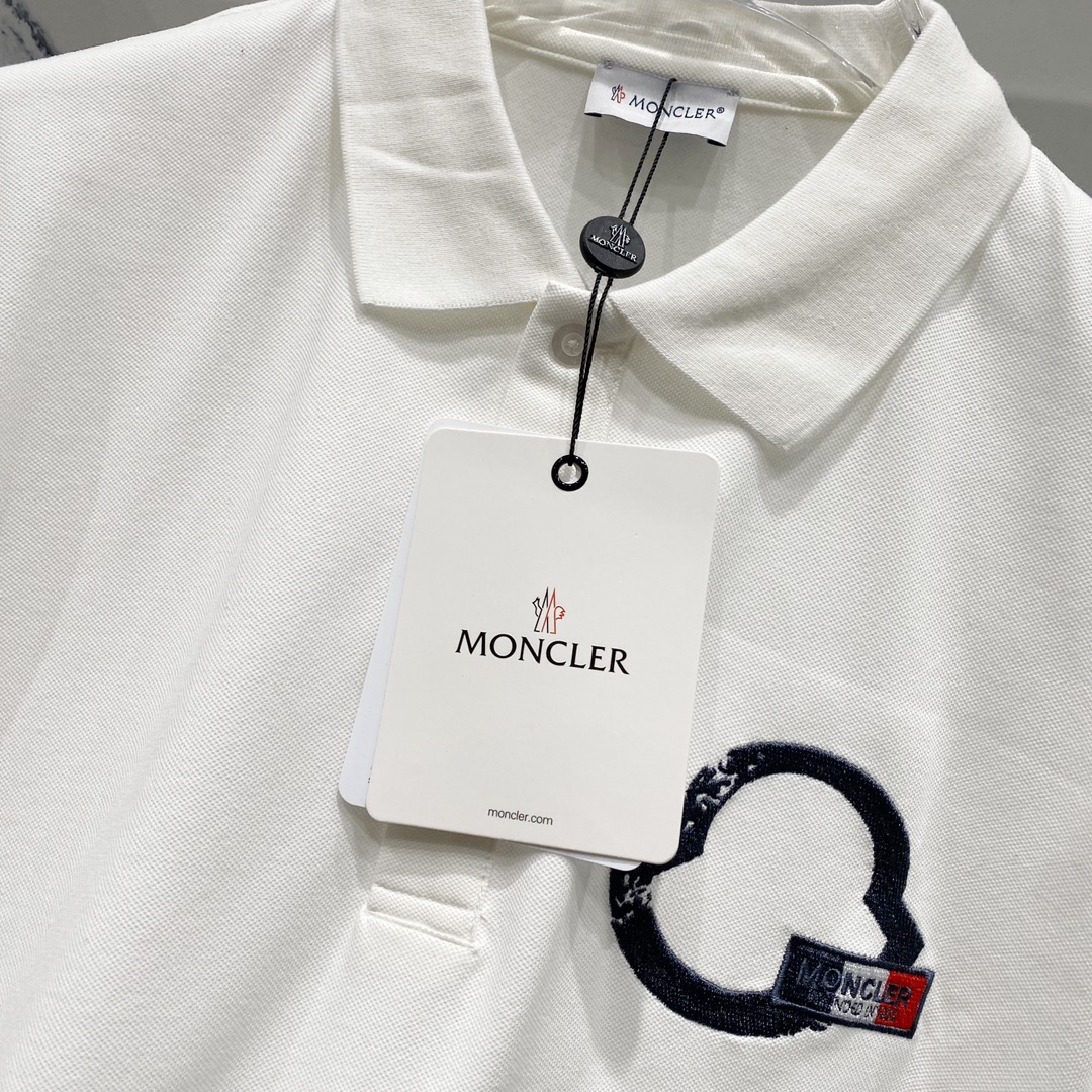  
MONCLER 蒙口 翻领POLO衫
品牌标志字母刺绣🪡LOGO标识徽章手袖
官方同步  商务首选
