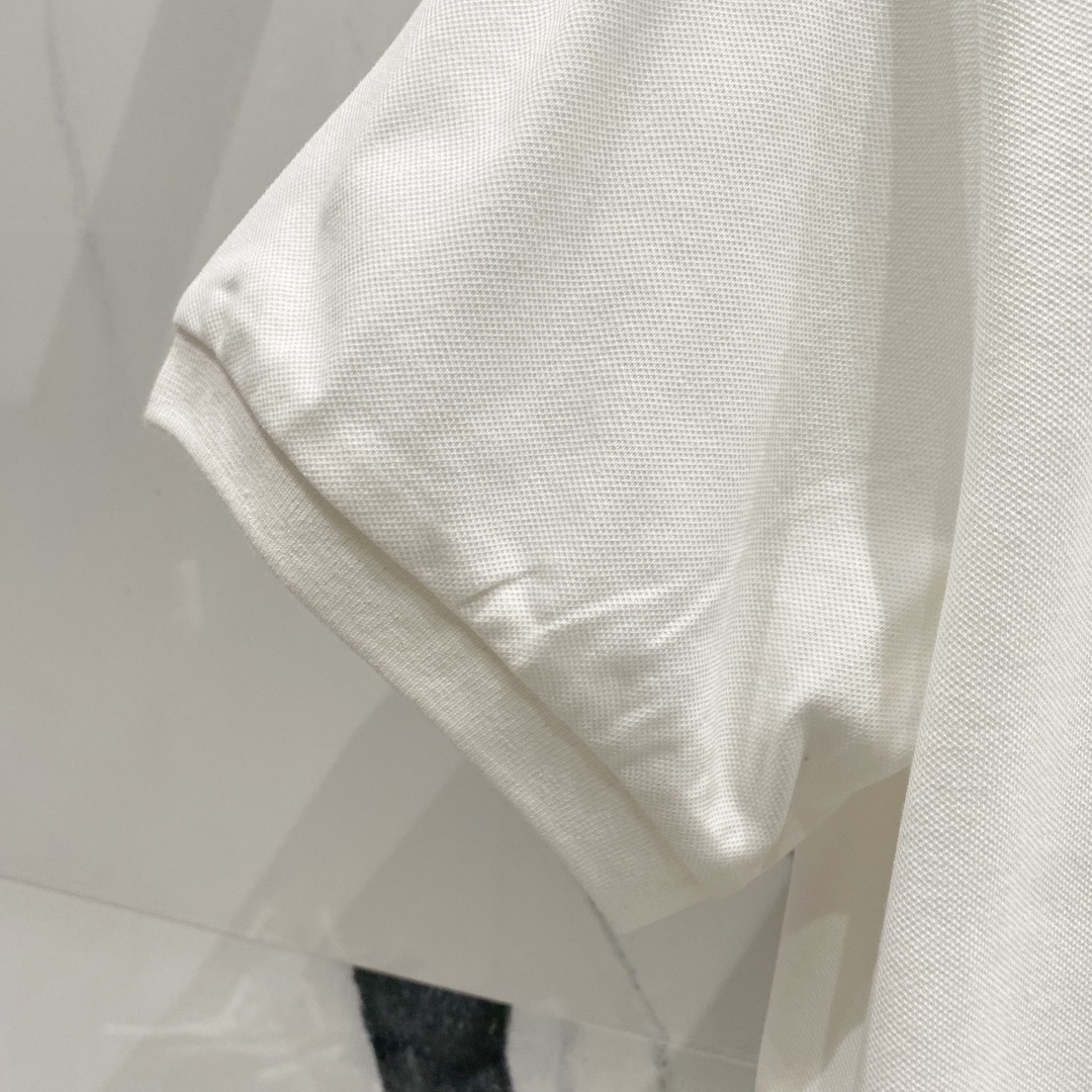  
MONCLER 蒙口 翻领POLO衫
品牌标志字母刺绣🪡LOGO标识徽章手袖
官方同步  商务首选
