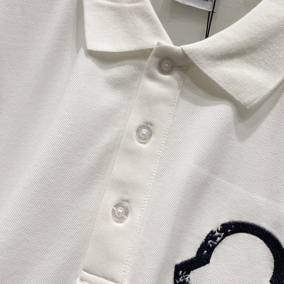  
MONCLER 蒙口 翻领POLO衫
品牌标志字母刺绣🪡LOGO标识徽章手袖
官方同步  商务首选
