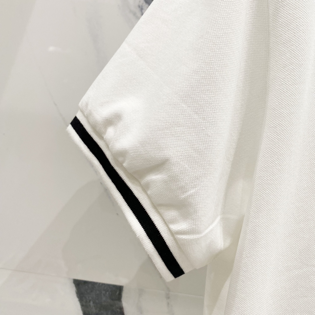  
MONCLER 蒙口 翻领POLO衫
撞色线条口袋徽章小LOGO标识
官方同步  商务首选
时尚个性