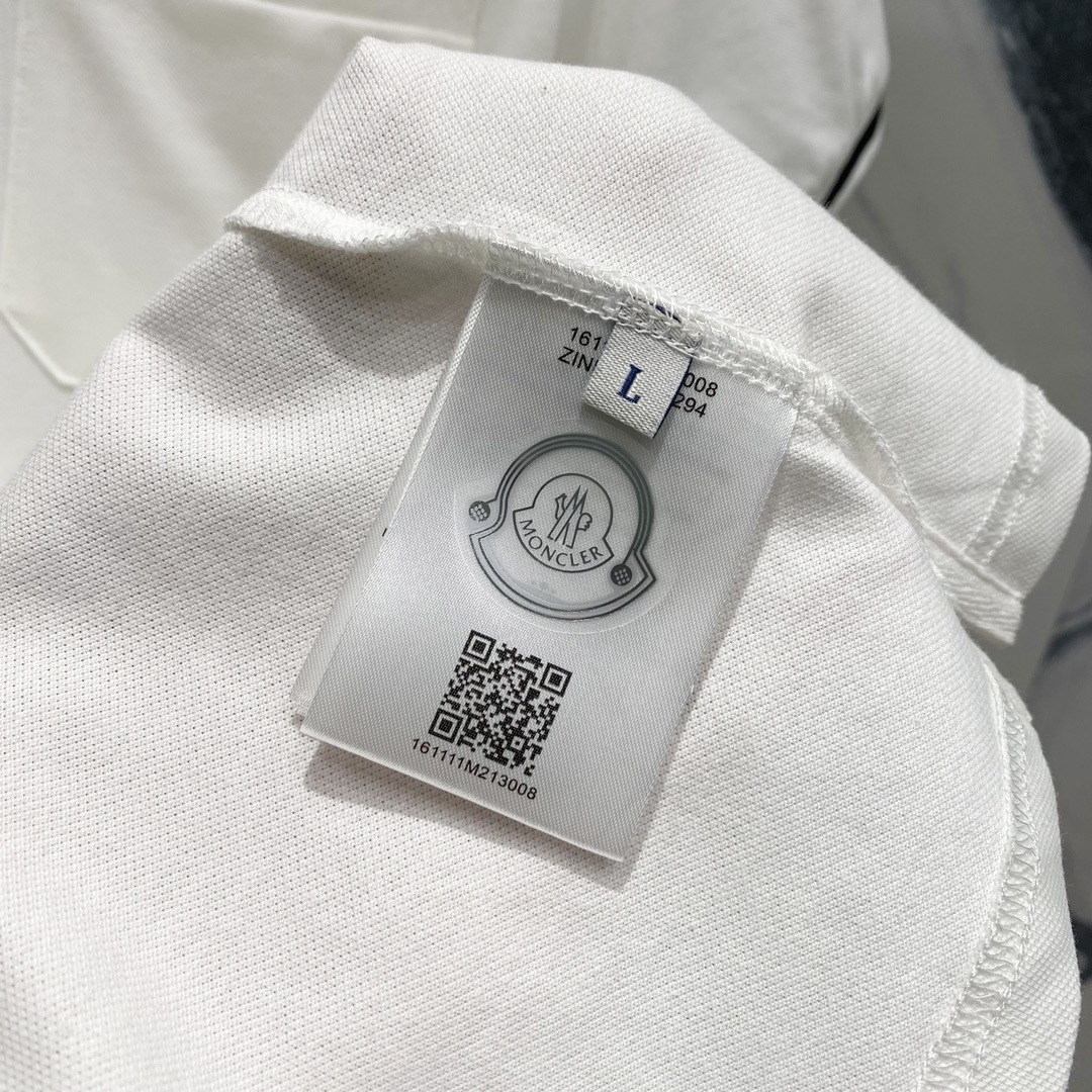  
MONCLER 蒙口 翻领POLO衫
撞色线条口袋徽章小LOGO标识
官方同步  商务首选
时尚个性