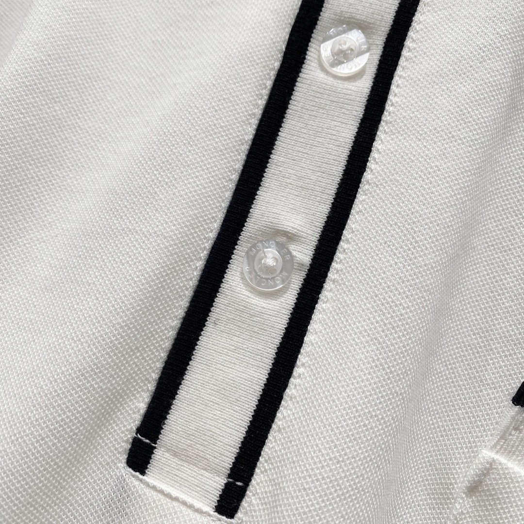  
MONCLER 蒙口 翻领POLO衫
撞色线条口袋徽章小LOGO标识
官方同步  商务首选
时尚个性