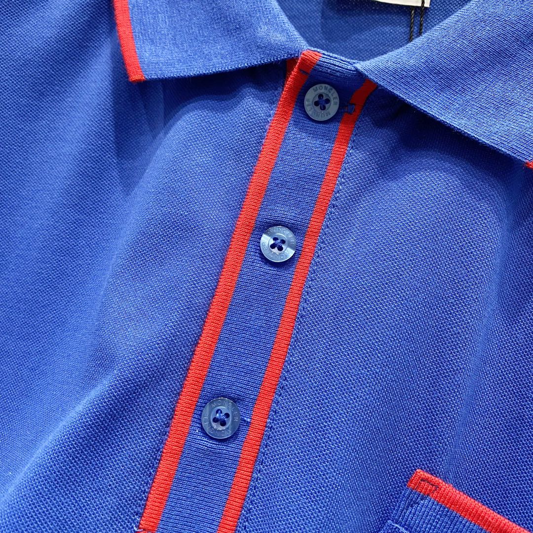  
MONCLER 蒙口 翻领POLO衫
撞色线条口袋徽章小LOGO标识
官方同步  商务首选
时尚个性