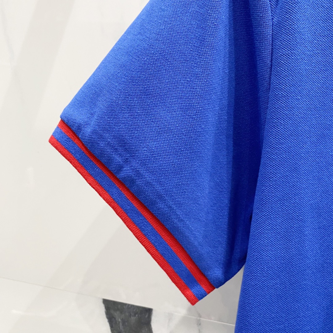  
MONCLER 蒙口 翻领POLO衫
撞色线条口袋徽章小LOGO标识
官方同步  商务首选
时尚个性