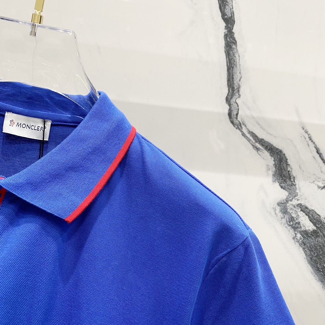 
MONCLER 蒙口 翻领POLO衫
撞色线条口袋徽章小LOGO标识
官方同步  商务首选
时尚个性