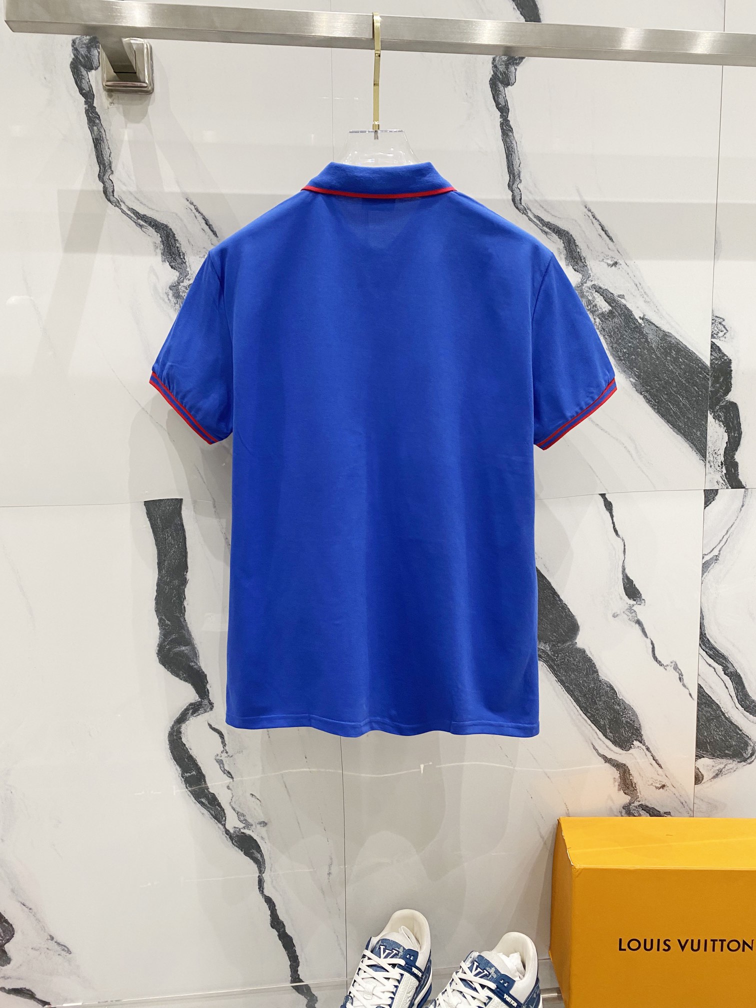  
MONCLER 蒙口 翻领POLO衫
撞色线条口袋徽章小LOGO标识
官方同步  商务首选
时尚个性