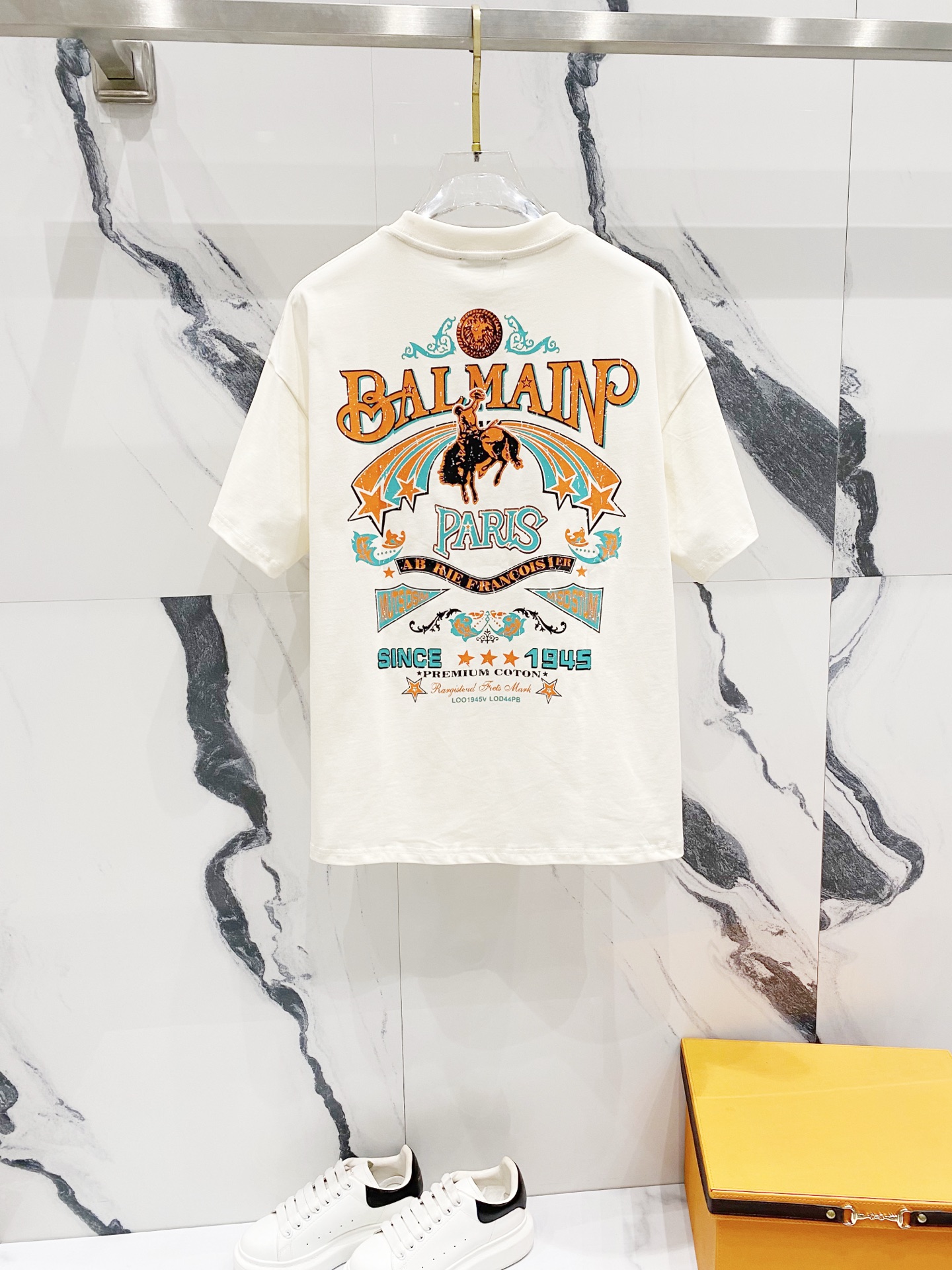 High-Quality Balmain Short Sleeve T-Shirt with Gladiator Logo Stamp – Fashionable and Original - 图片 2