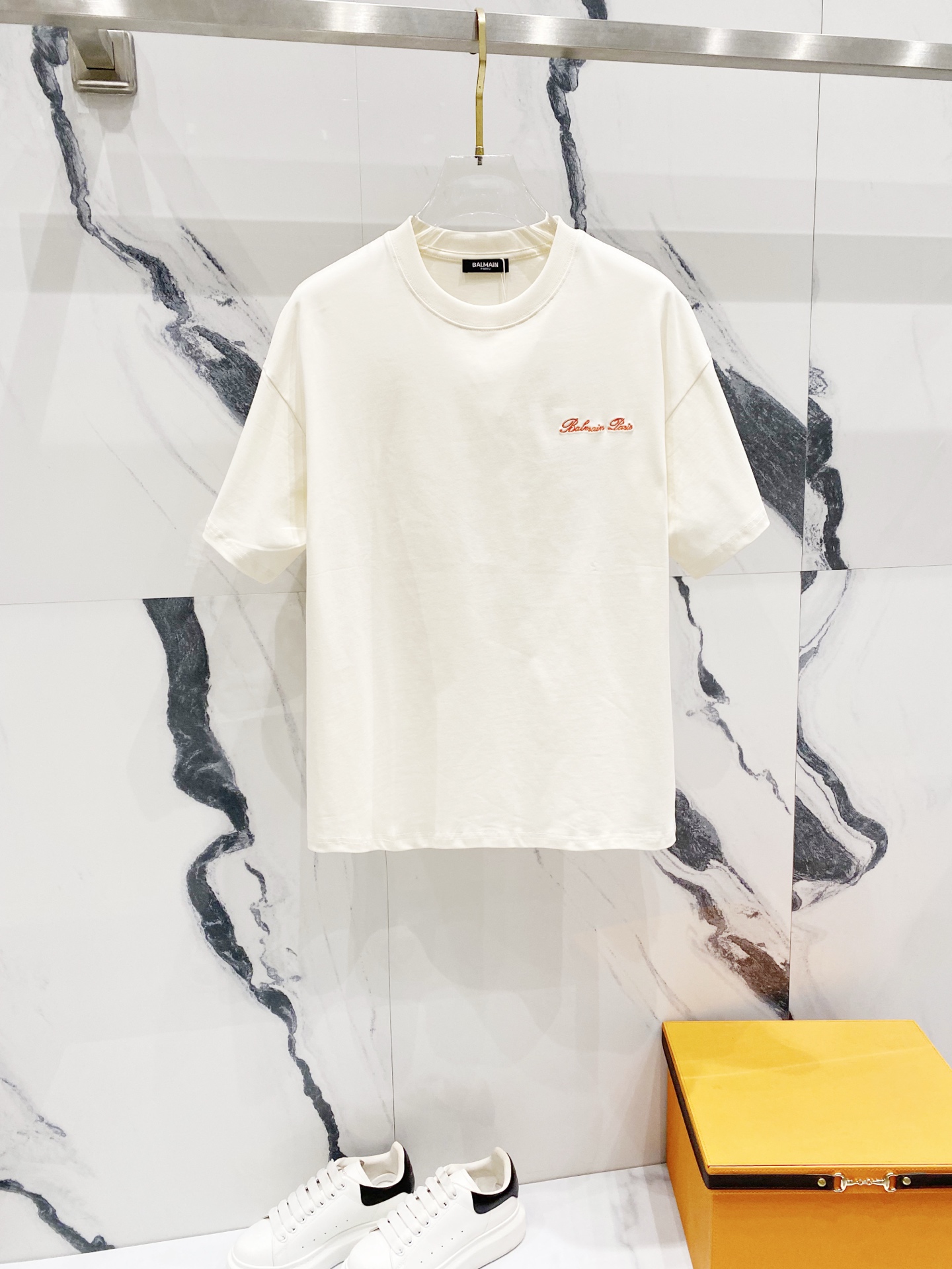 High-Quality Balmain Short Sleeve T-Shirt with Gladiator Logo Stamp – Fashionable and Original - 图片 1