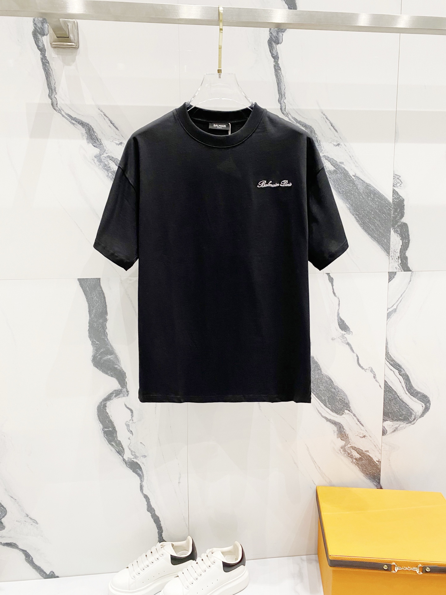 High-Quality Balmain Short Sleeve T-Shirt with Brand Logo Embroidery – Official Sync - 图片 1