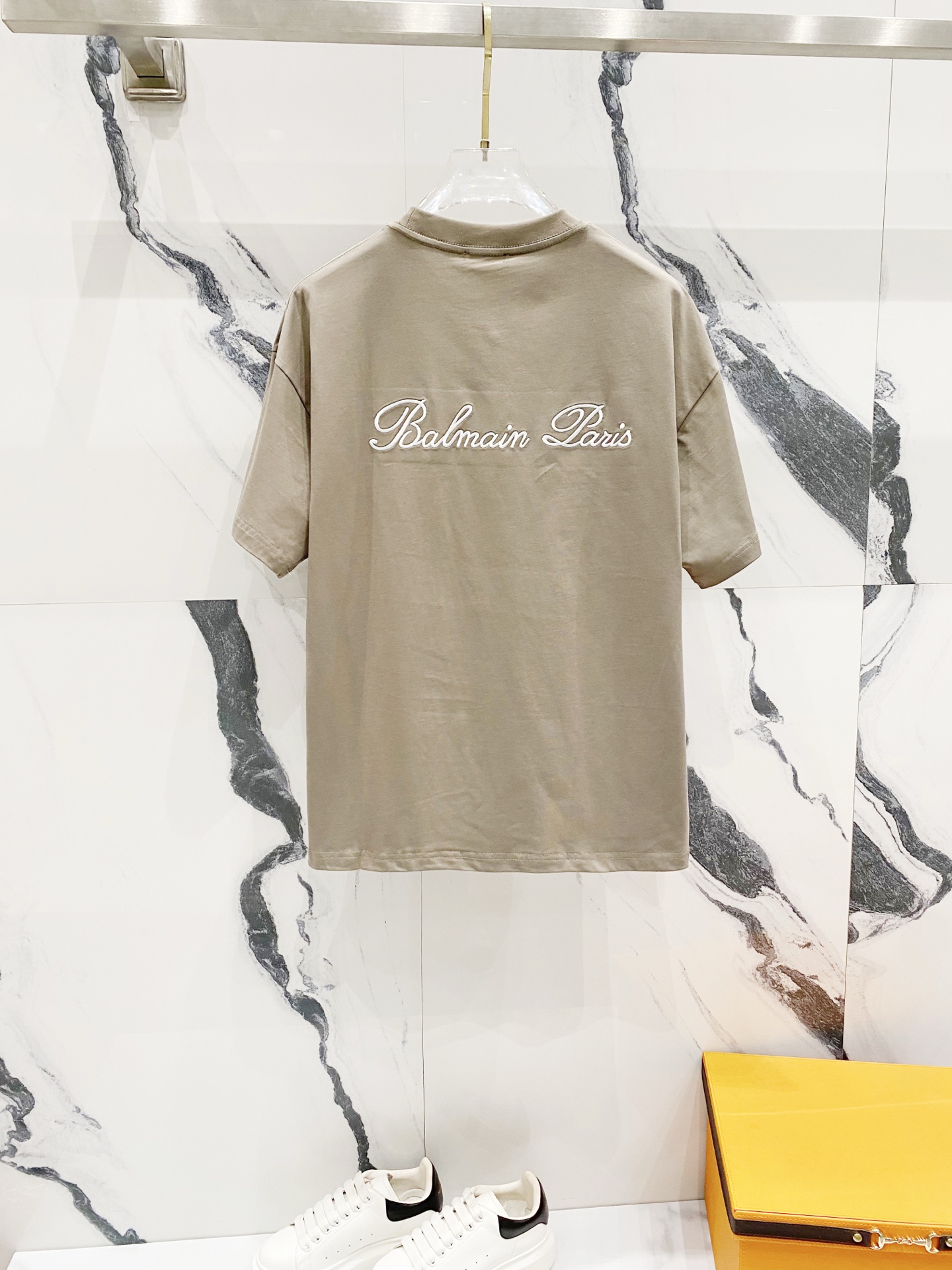 High-Quality Balmain Short Sleeve T-Shirt with Brand Logo Embroidery – Official Sync - 图片 2