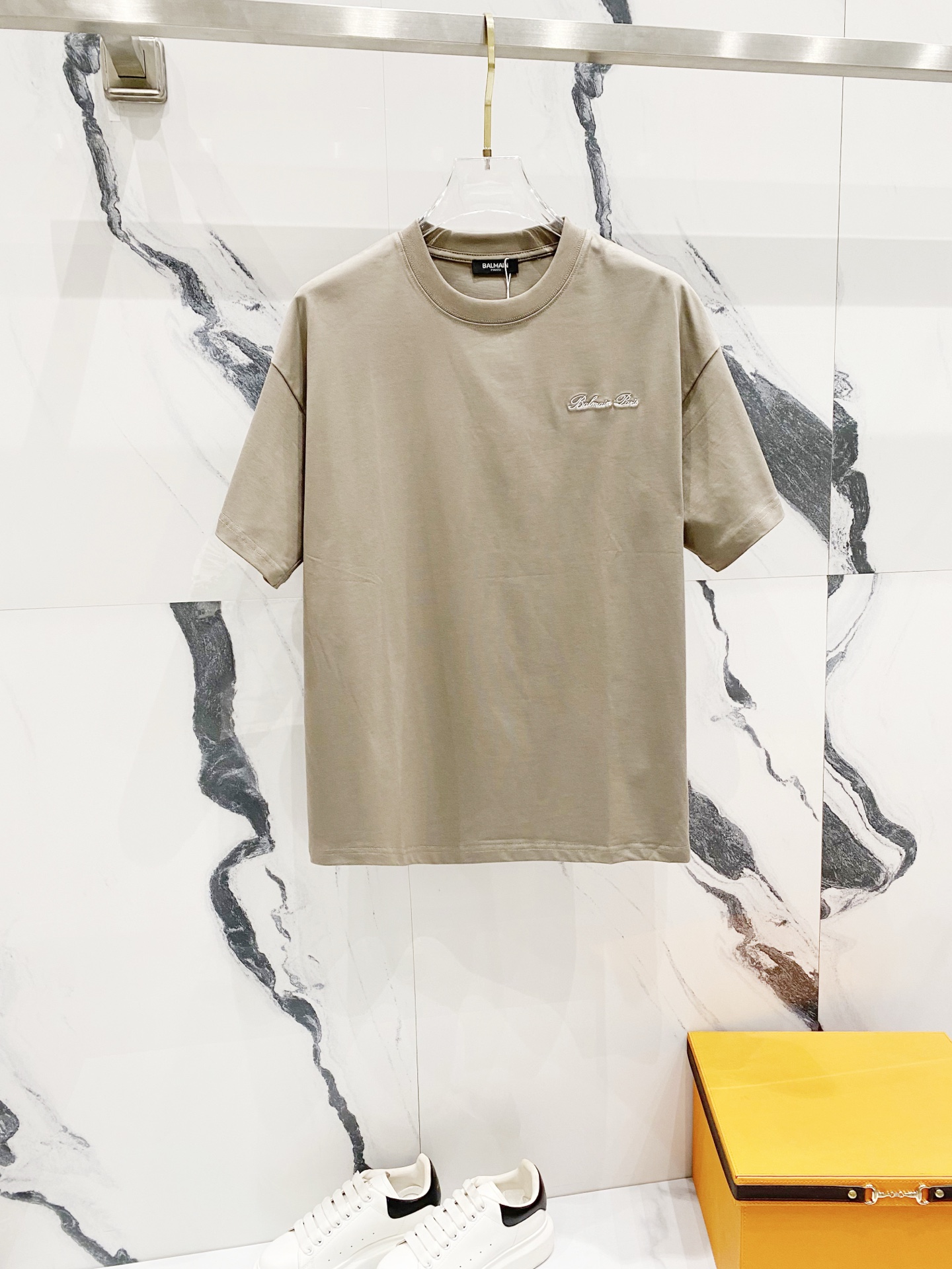 High-Quality Balmain Short Sleeve T-Shirt with Brand Logo Embroidery – Official Sync - 图片 1