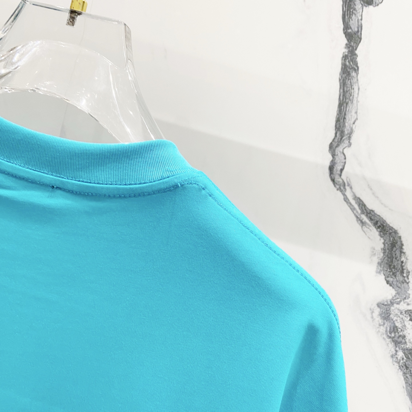 Balmain Short Sleeve T-Shirt: High-Quality Fashion with Logo Embroidery - 图片 4