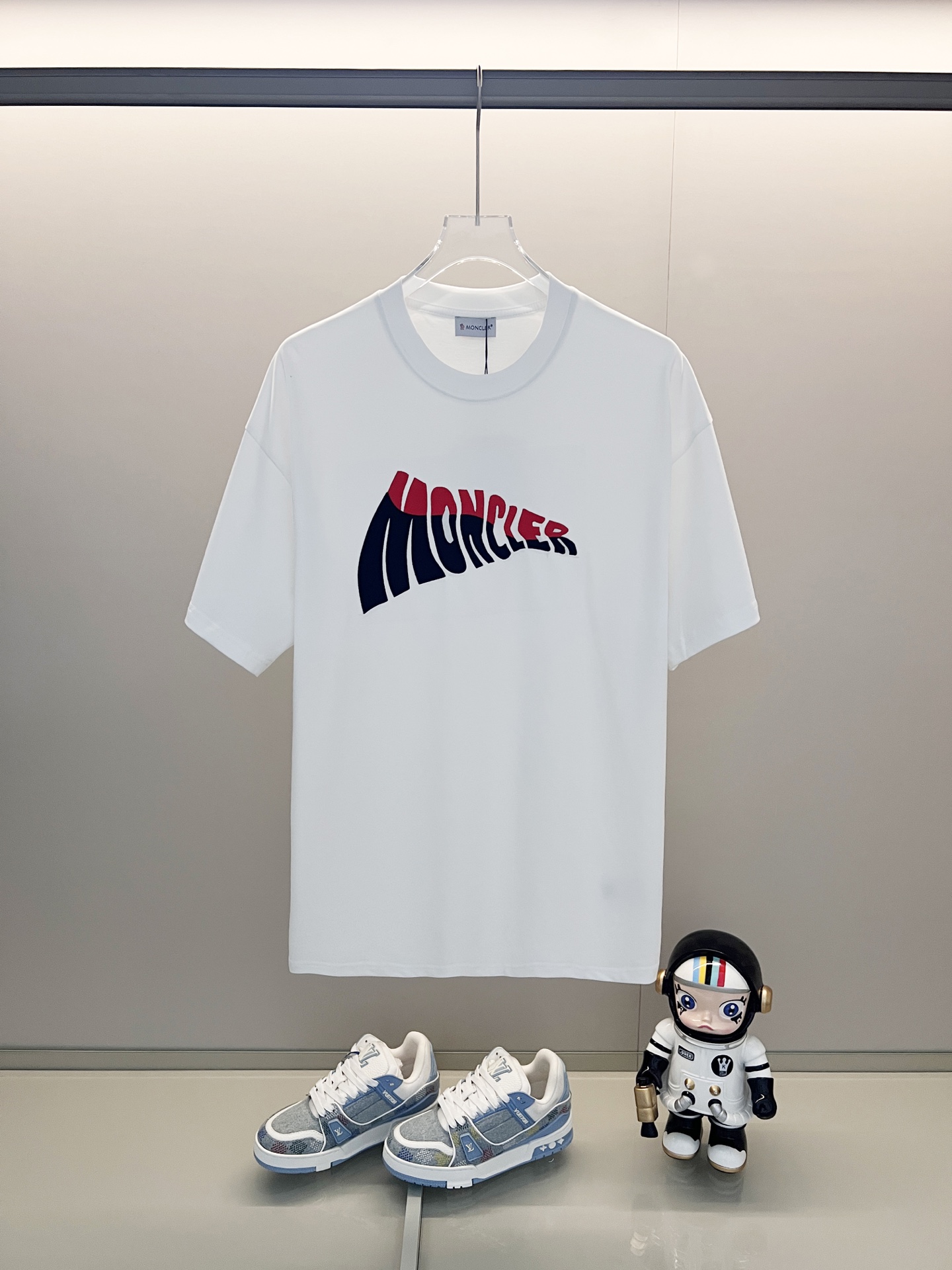 MONCLER/蒙口 Camiseta de cuello redondo de 260g, con bordado de letras y logo de marca, diseño de etiqueta, sincronizado …