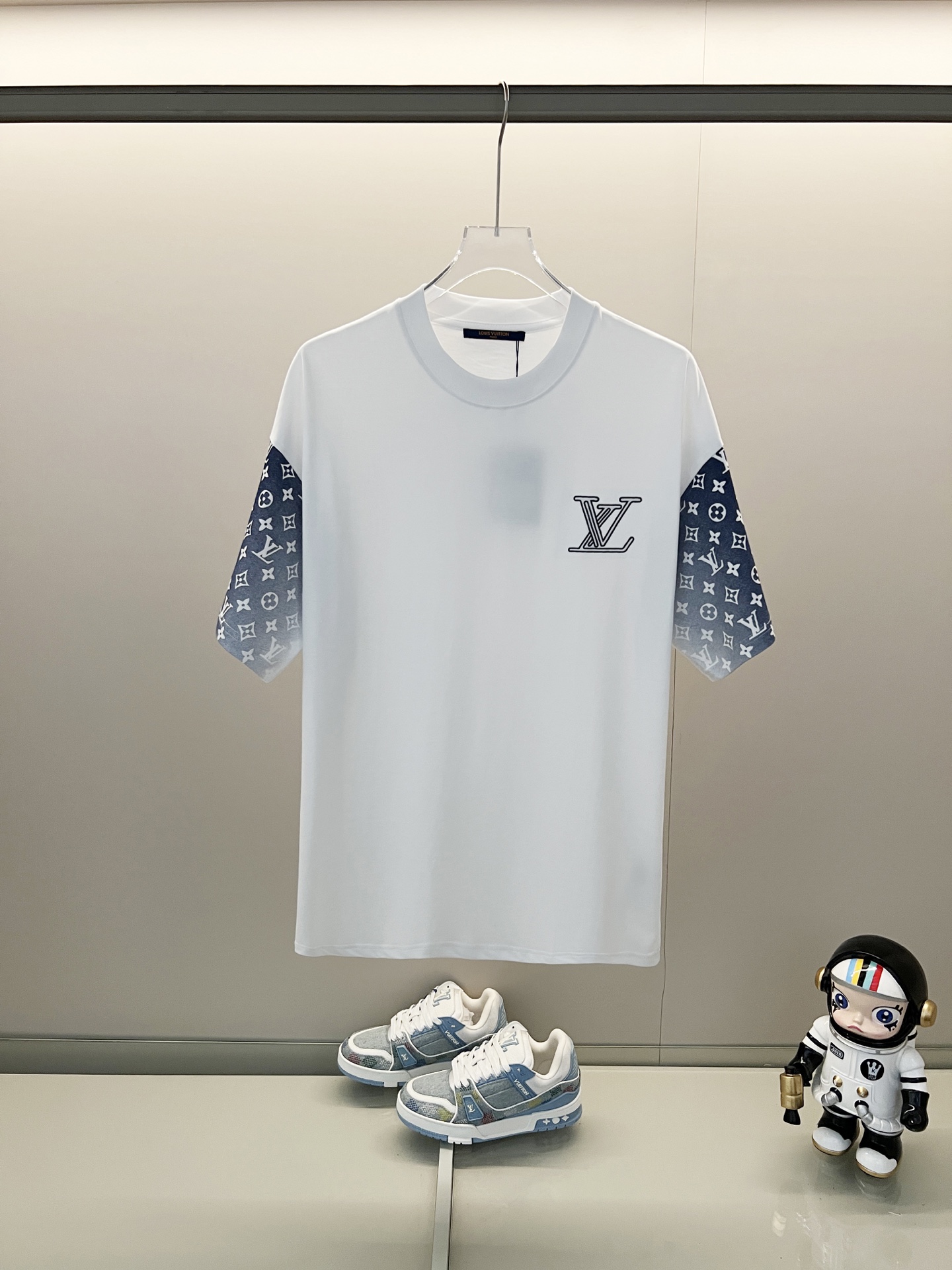 P75 LOUISVUITTON/Louis Vuitton 260g Camiseta de manga corta con cuello redondo bordada 🪡LETRA LOGO manga de mano flor …