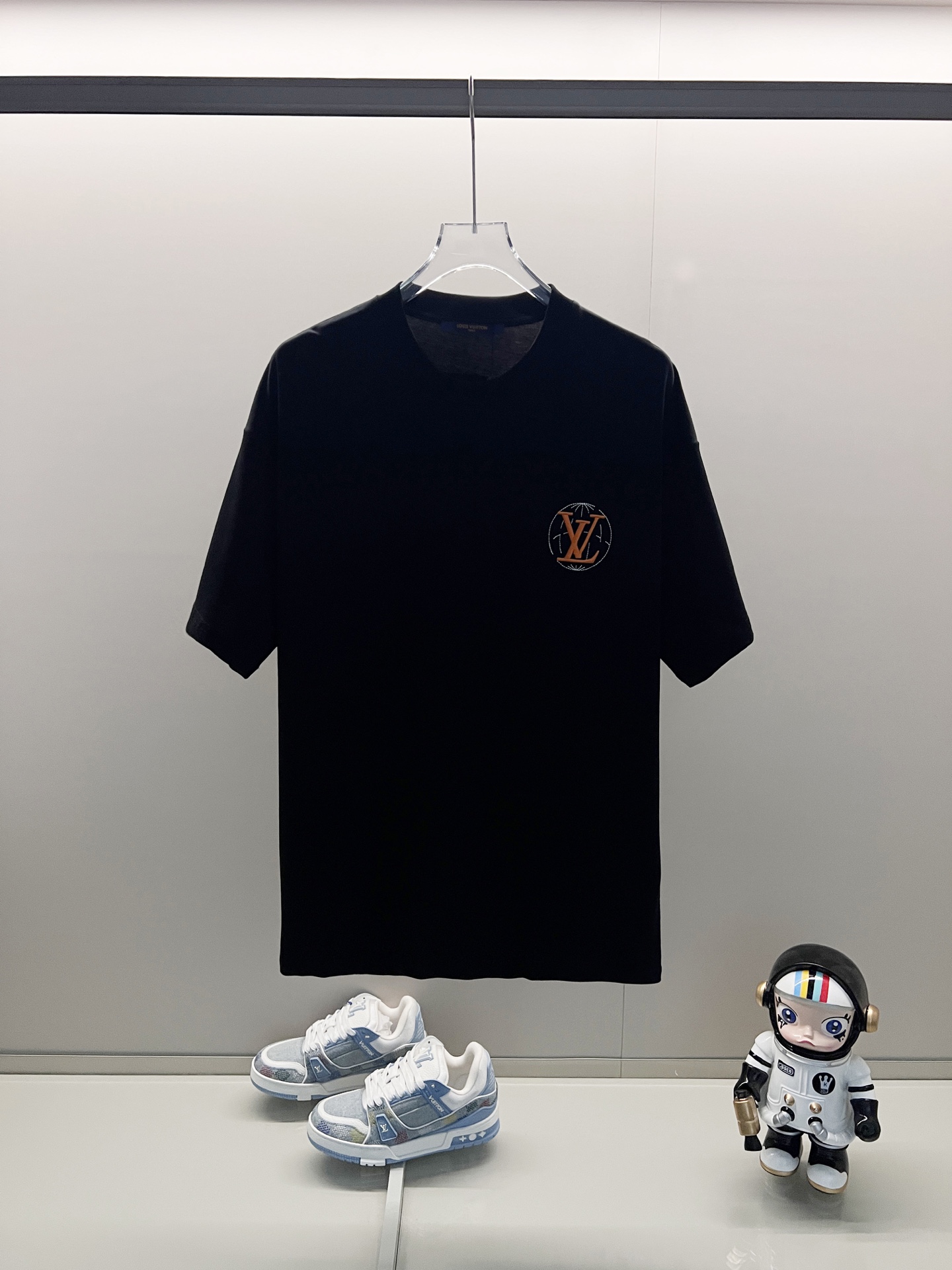 P75 LOUISVUITTON/Louis Vuitton 260 gramos camiseta de manga corta con cuello redondo, bordado de globo terráqueo y letr…
