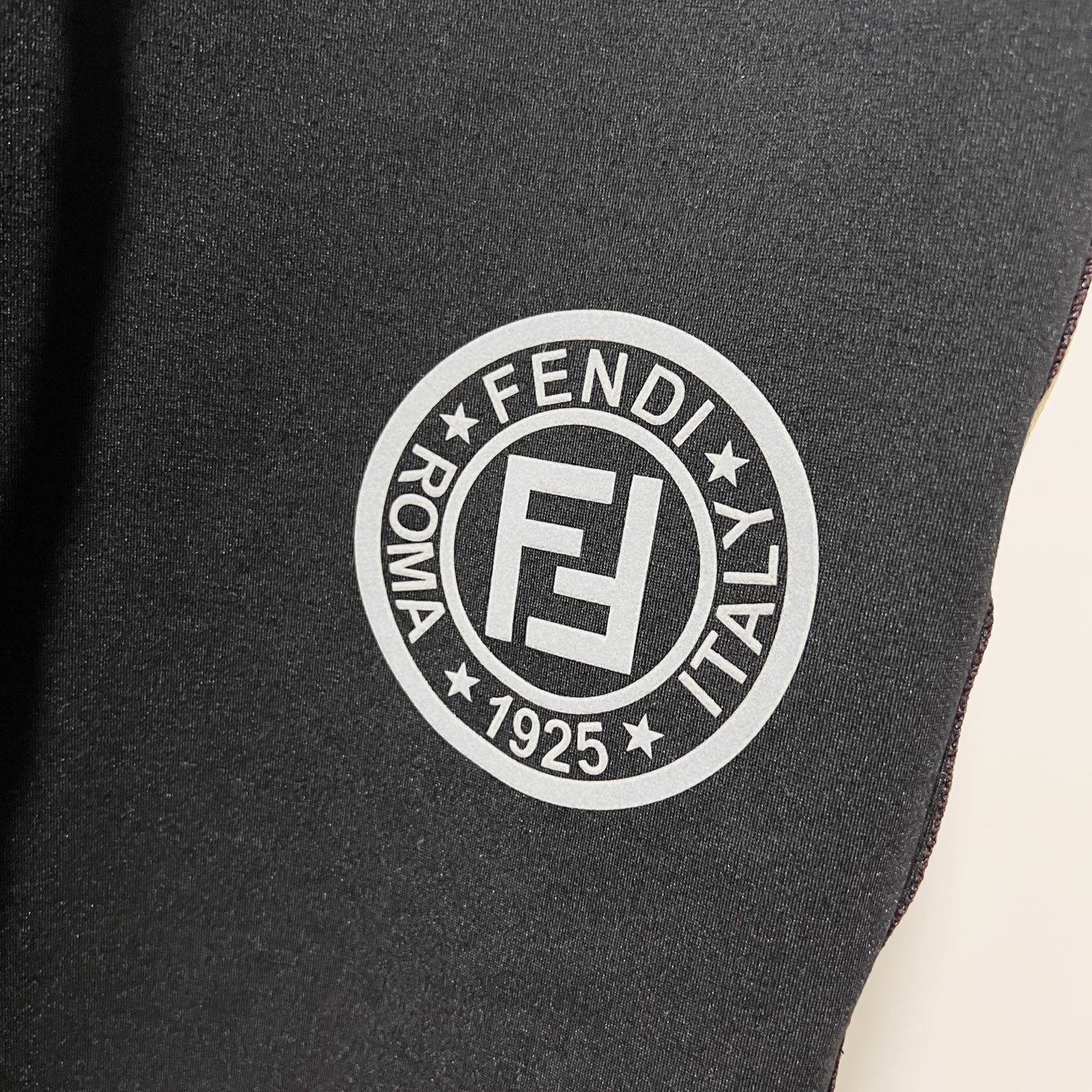 Pantalón de chándal Fendi negro con logo y franja lateral FF para hombre 6 i1757352284704 5124 0 4