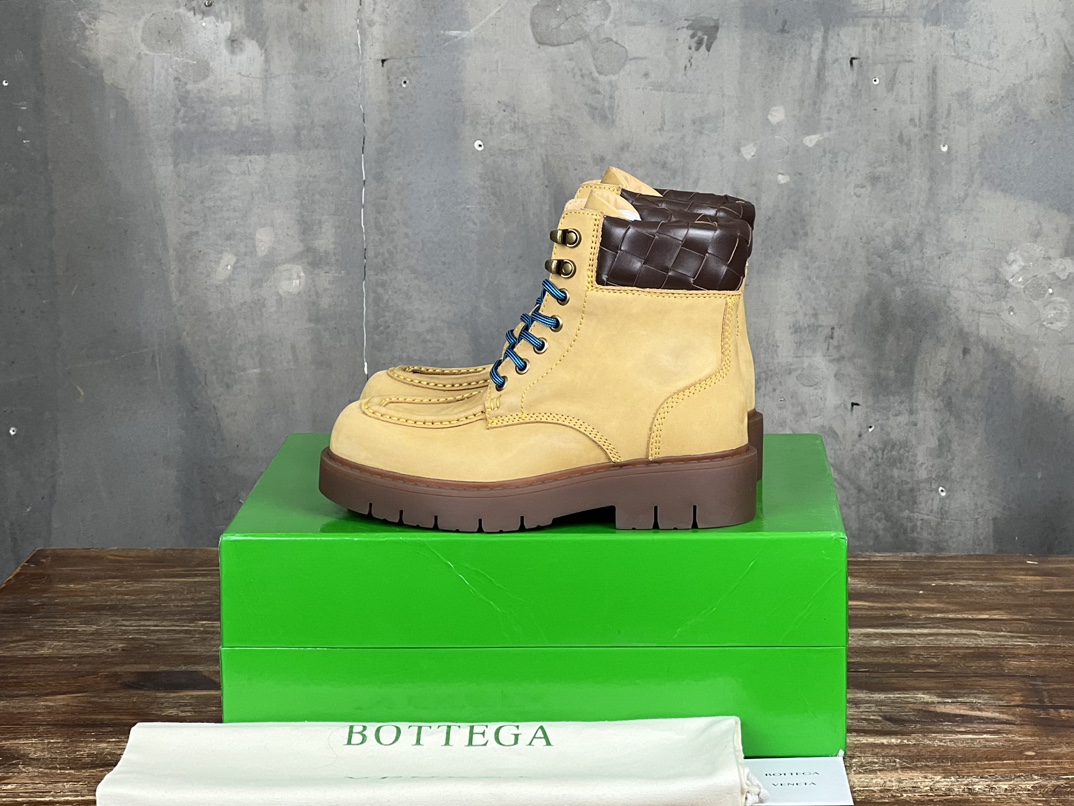 Bottega Veneta High
 Martin Boots Fall/Winter Collection