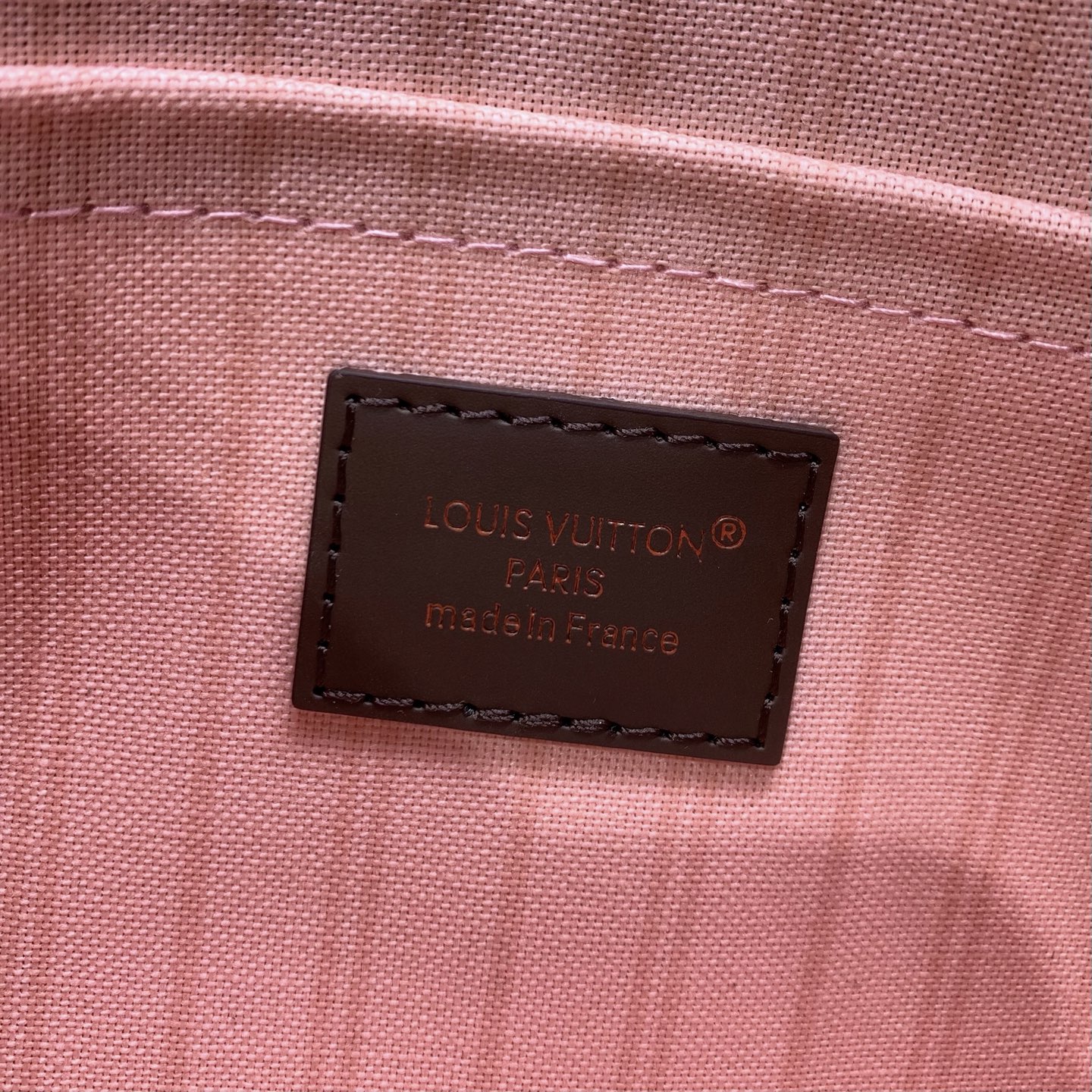 【顶级原单】 款号：N41603全钢狗扣 带163芯片     极具传奇色彩的 Neverfull 手袋总是能够满足您对
