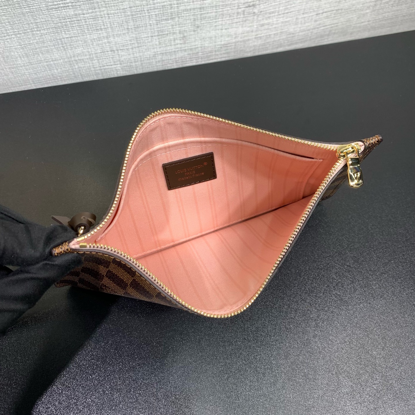【顶级原单】 款号：N41603全钢狗扣 带163芯片     极具传奇色彩的 Neverfull 手袋总是能够满足您对