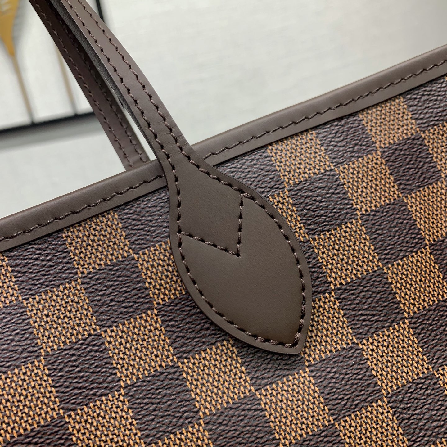 【顶级原单】 款号：N41603全钢狗扣 带163芯片     极具传奇色彩的 Neverfull 手袋总是能够满足您对
