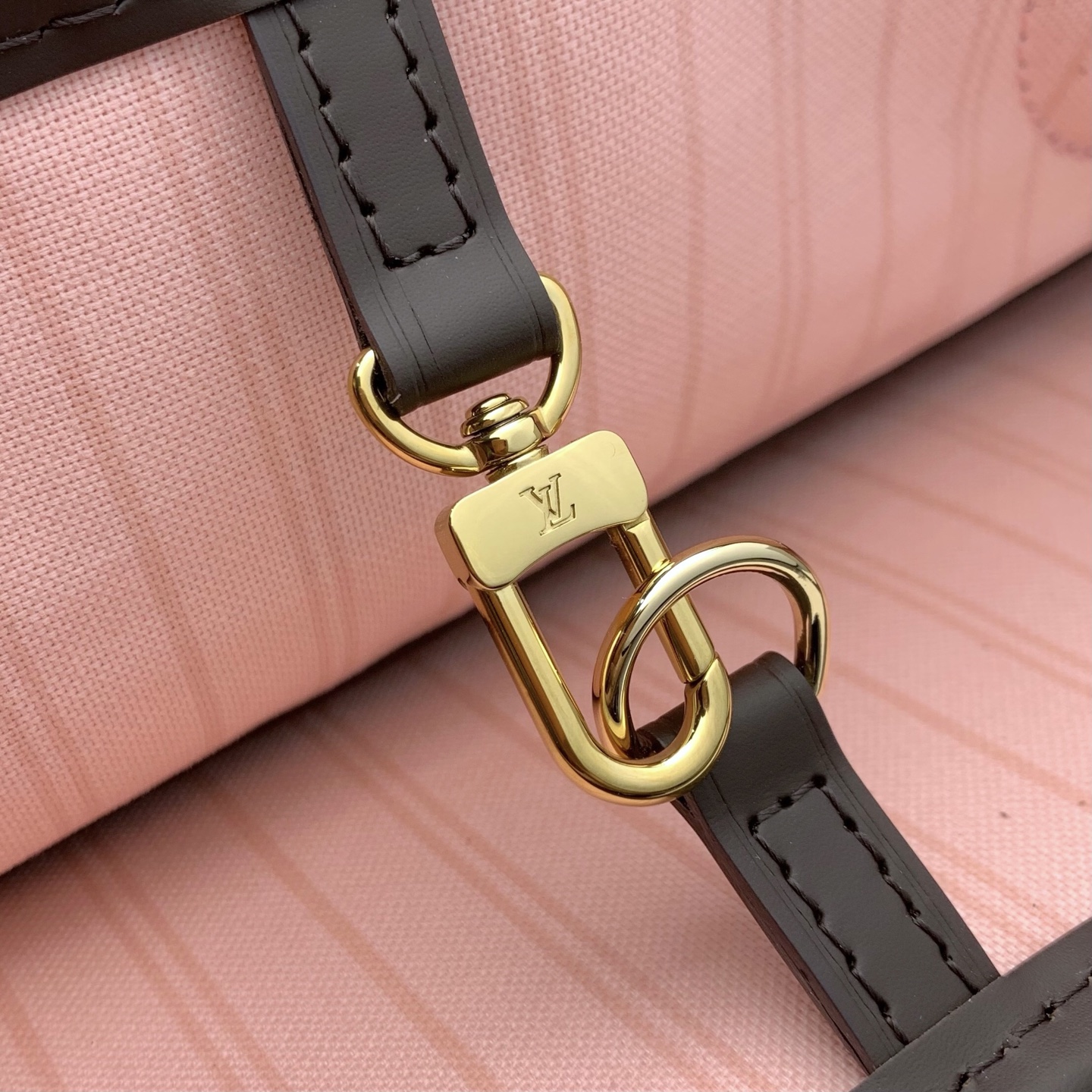 【顶级原单】 款号：N41603全钢狗扣 带163芯片     极具传奇色彩的 Neverfull 手袋总是能够满足您对