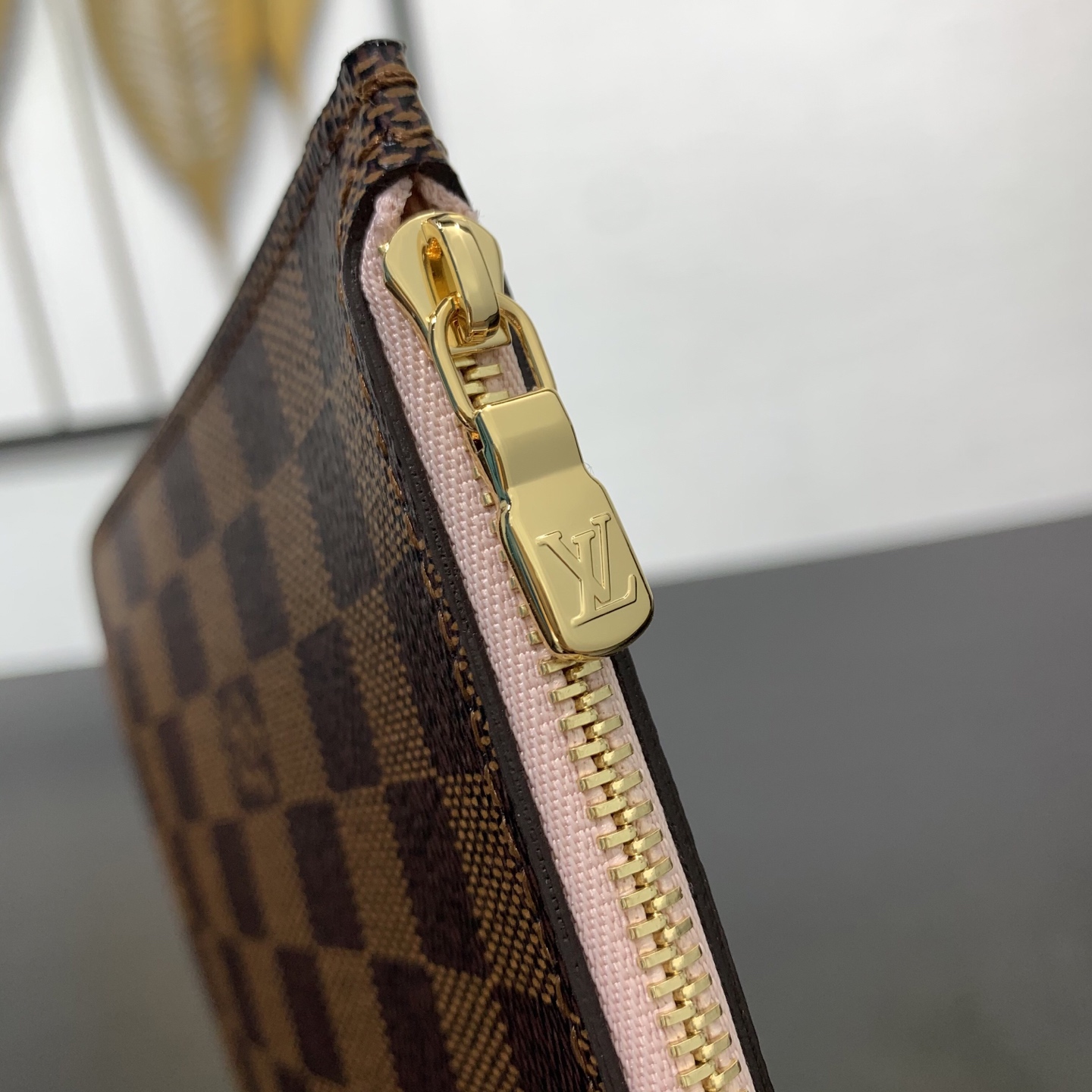 【顶级原单】 款号：N41603全钢狗扣 带163芯片     极具传奇色彩的 Neverfull 手袋总是能够满足您对