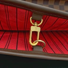 【顶级原单】 款号:N40600全钢狗扣 带163芯片 本款 Neverfull 小号手袋结合了经典设计与标志性 【顶级原单】 款号:N40600全钢狗扣 带163芯片 本款 Neverfull 小号手袋结合了经典设计与标志性