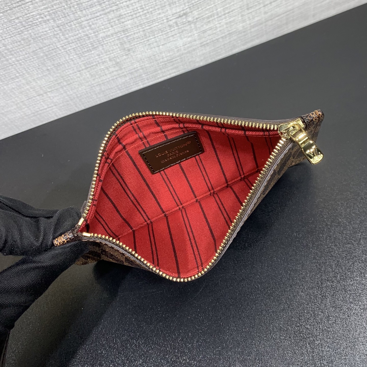 【顶级原单】 款号:N40600全钢狗扣 带163芯片 本款 Neverfull 小号手袋结合了经典设计与标志性 【顶级原单】 款号:N40600全钢狗扣 带163芯片 本款 Neverfull 小号手袋结合了经典设计与标志性