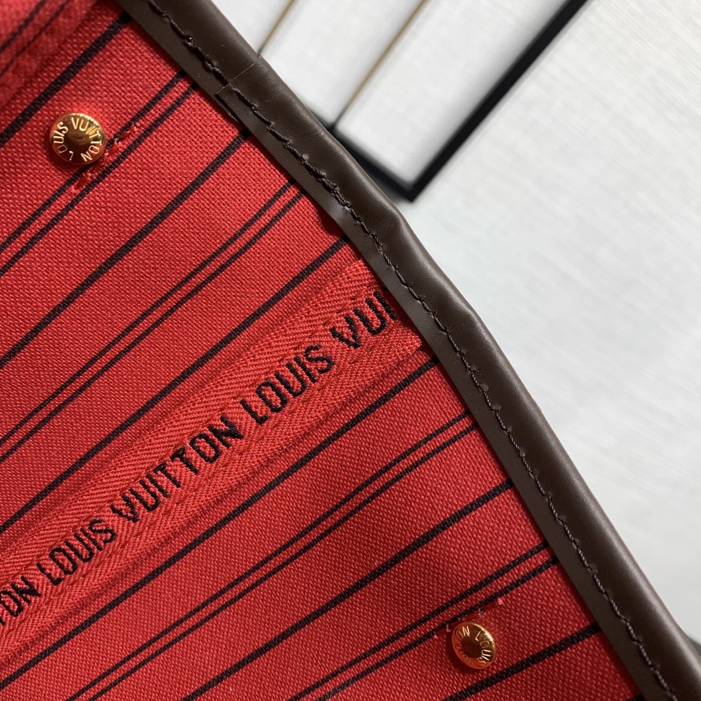 【顶级原单】 款号:N40600全钢狗扣 带163芯片 本款 Neverfull 小号手袋结合了经典设计与标志性 【顶级原单】 款号:N40600全钢狗扣 带163芯片 本款 Neverfull 小号手袋结合了经典设计与标志性