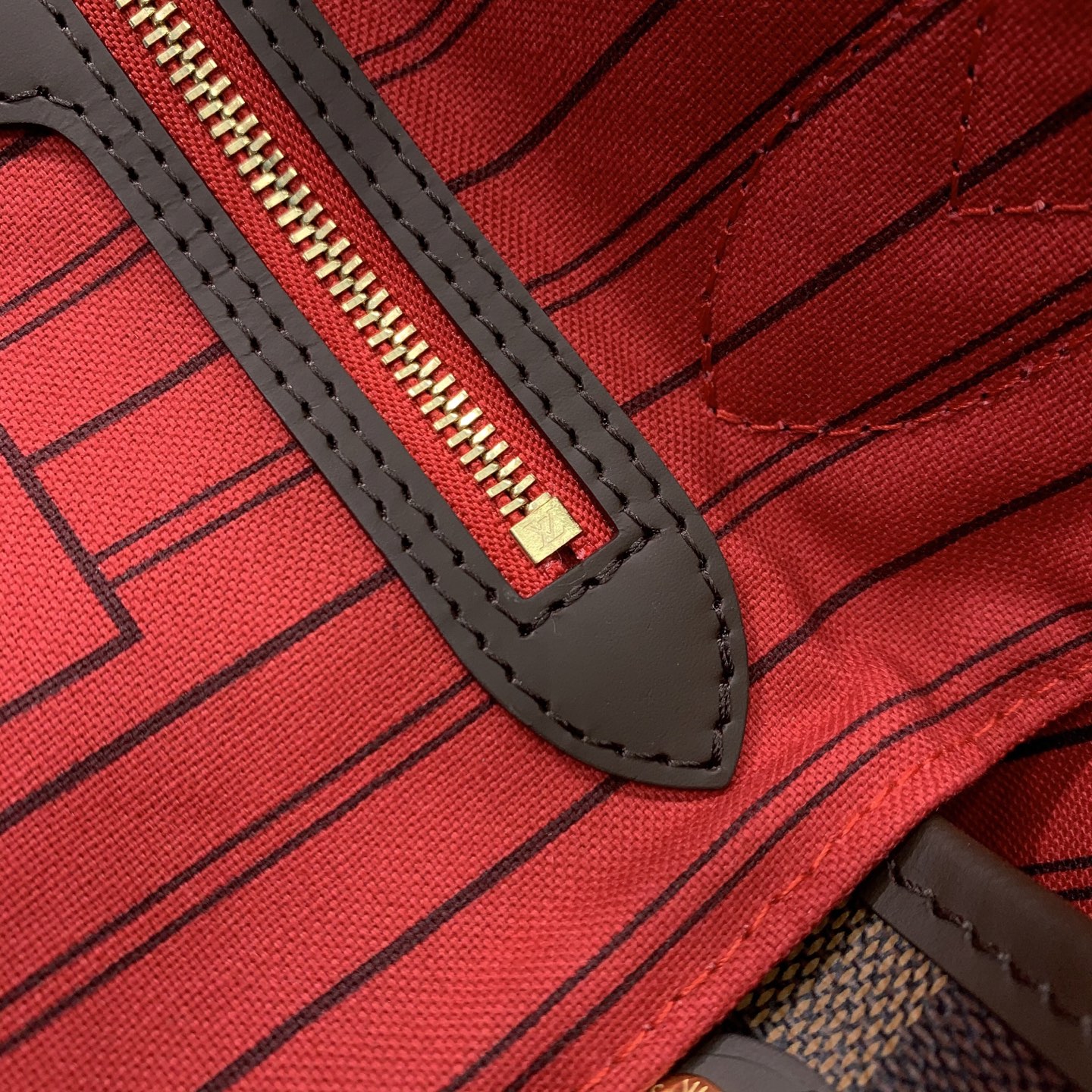 【顶级原单】 款号:N40600全钢狗扣 带163芯片 本款 Neverfull 小号手袋结合了经典设计与标志性 【顶级原单】 款号:N40600全钢狗扣 带163芯片 本款 Neverfull 小号手袋结合了经典设计与标志性