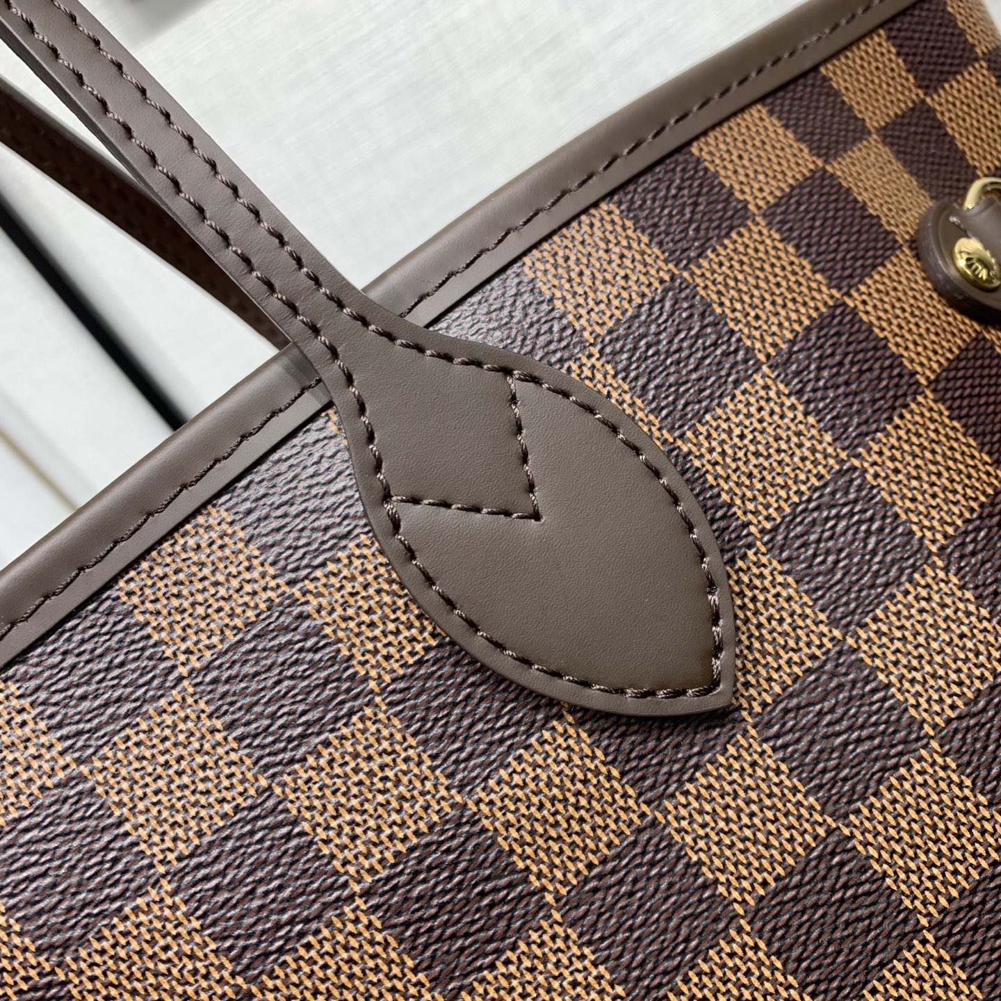 【顶级原单】款号:N40598新版钢狗扣 带163芯片 本款 Neverfull 中号托特包为 Damier Ebe 【顶级原单】款号:N40598新版钢狗扣 带163芯片 本款 Neverfull 中号托特包为 Damier Ebe