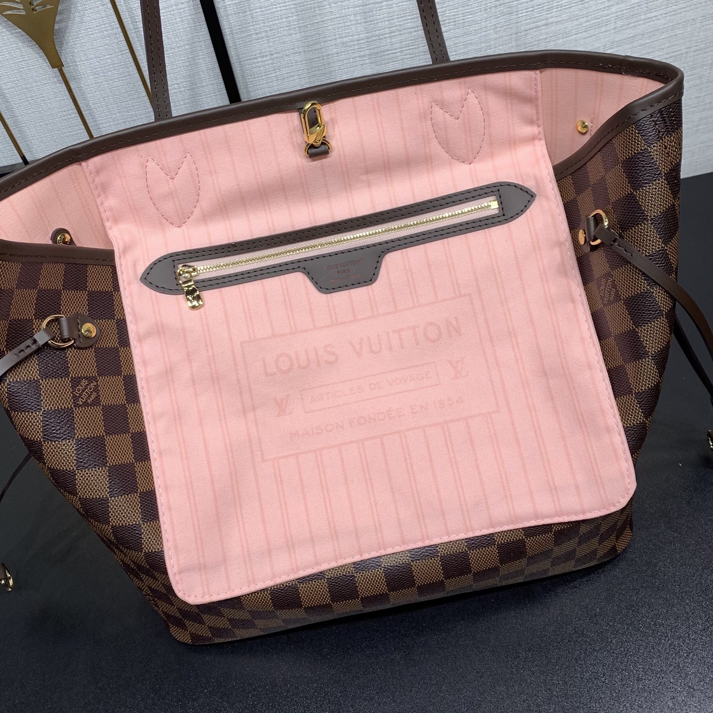 【顶级原单】款号:N40598新版钢狗扣 带163芯片 本款 Neverfull 中号托特包为 Damier Ebe 【顶级原单】款号:N40598新版钢狗扣 带163芯片 本款 Neverfull 中号托特包为 Damier Ebe
