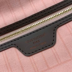 【顶级原单】款号:N40598新版钢狗扣 带163芯片 本款 Neverfull 中号托特包为 Damier Ebe 【顶级原单】款号:N40598新版钢狗扣 带163芯片 本款 Neverfull 中号托特包为 Damier Ebe