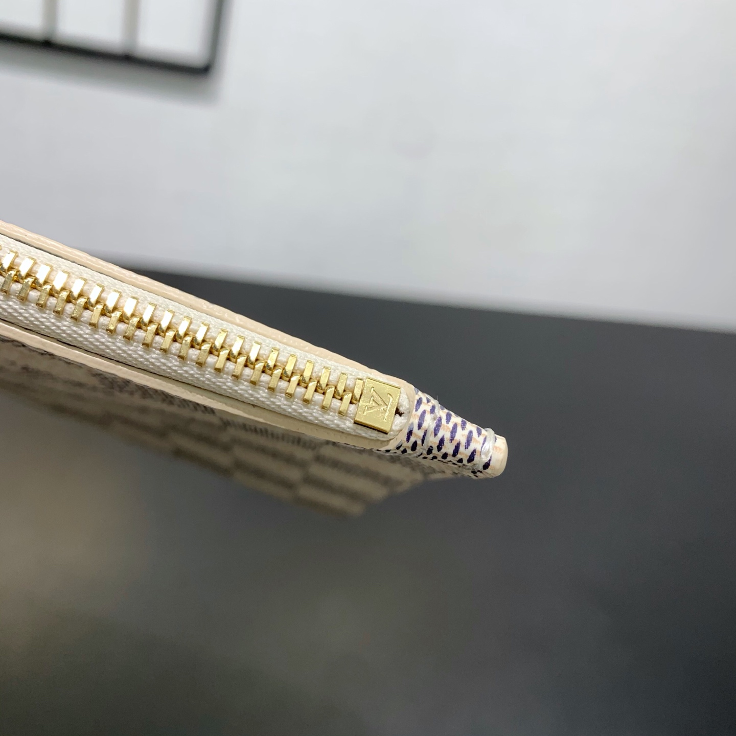 【顶级原单】 款号：N40602白里  带163芯片    本款 Neverfull 大号托特包为 Damier Azu
